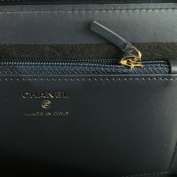 BRAND NEW Authentic Chanel Reissue - Picture 7 of 7